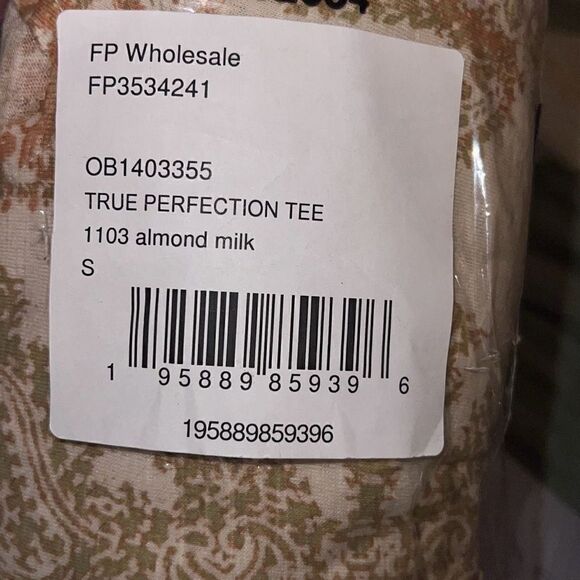 Free People Women's True Perfection Tee Top Paisley Design Almond Milk Small NWT - Picture 6 of 6